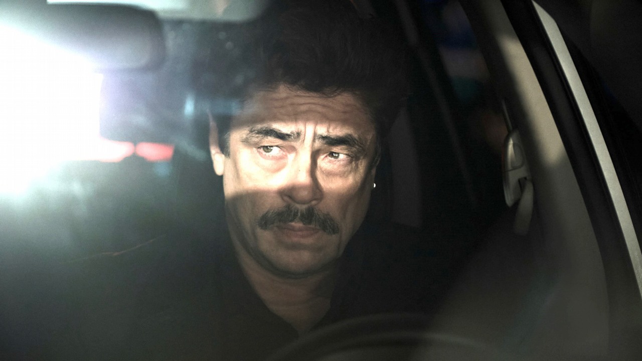 Netflix ma swoje True Detective? Nadchodzi mroczny i ambitny thriller z Benicio Del Toro i Justinem Timberlakiem, źródło grafiki: Gad, Grant Singer, Netflix, 2023..