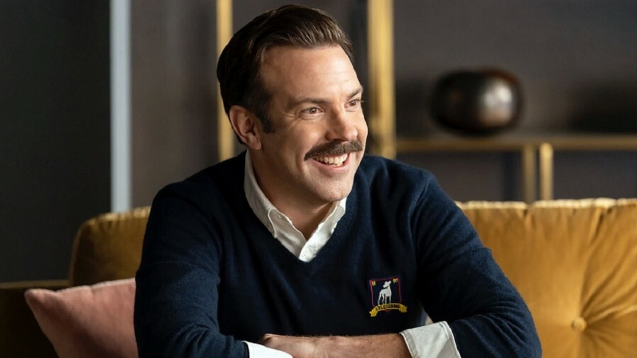 Internauci chcą, żeby Ted Lasso trenował polską reprezentację piłki nożnej, źródło grafiki: Ted Lasso; Jason Sudeikis, Bill Lawrence, Brendan Hunt i Joe Kelly; Apple TV+; 2020.