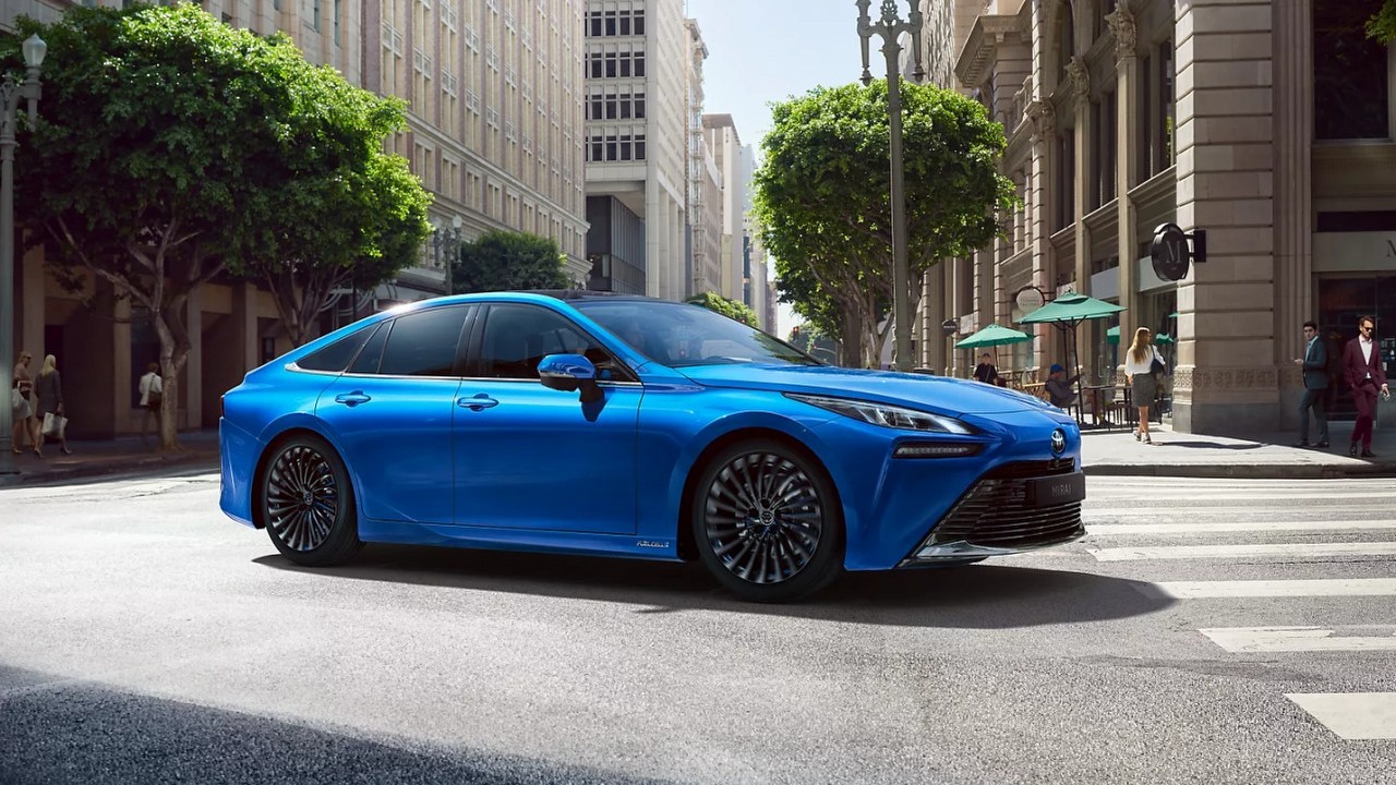 Pierwsza w Polsce stacja tankowania dla pojazdów wodorowych; ceny podobne jak w przypadku spalinowych, źródło grafiki: Toyota.