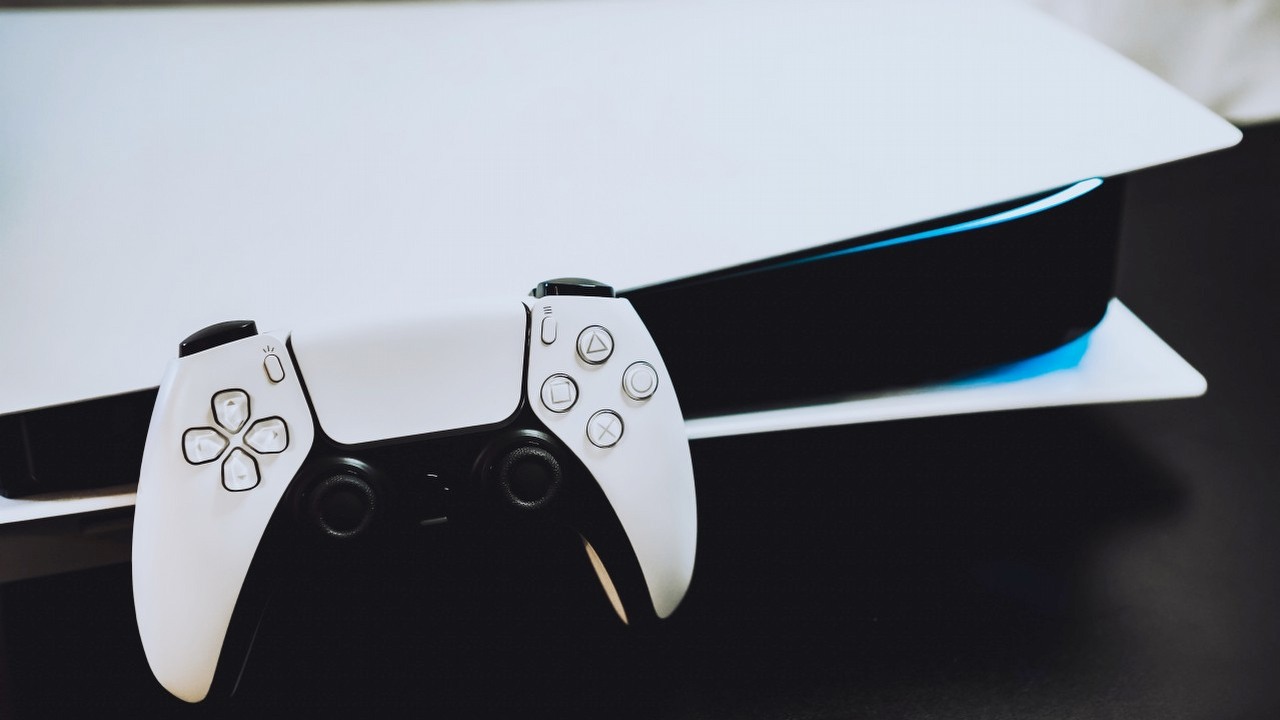 Wsparcie dla nawet 8 TB SSD w PlayStation 5 dzięki aktualizacji, źródło grafiki: Triyansh Gill / Unsplash.