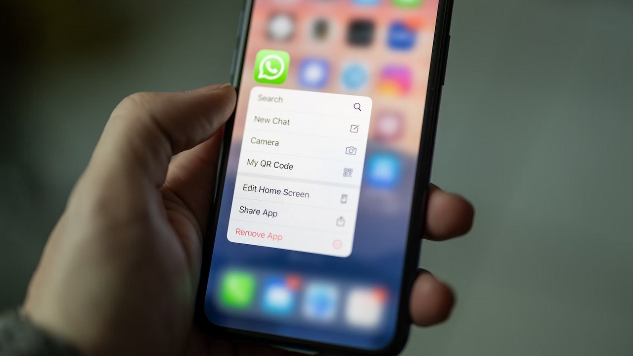 Jak dodać kogoś do grupy na WhatsApp w 2025 roku? Opisujemy, źródło grafiki: Dimitri Karastelev | Unsplash.
