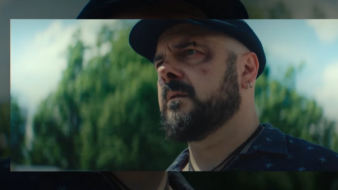 Zdesperowany ojciec chce uratować syna w nowej ekranizacji powieści Jakuba Żulczyka od Netfliksa, źródło grafiki: Informacja zwrotna; reż. Leszek Dawid; Netflix; 2023.
