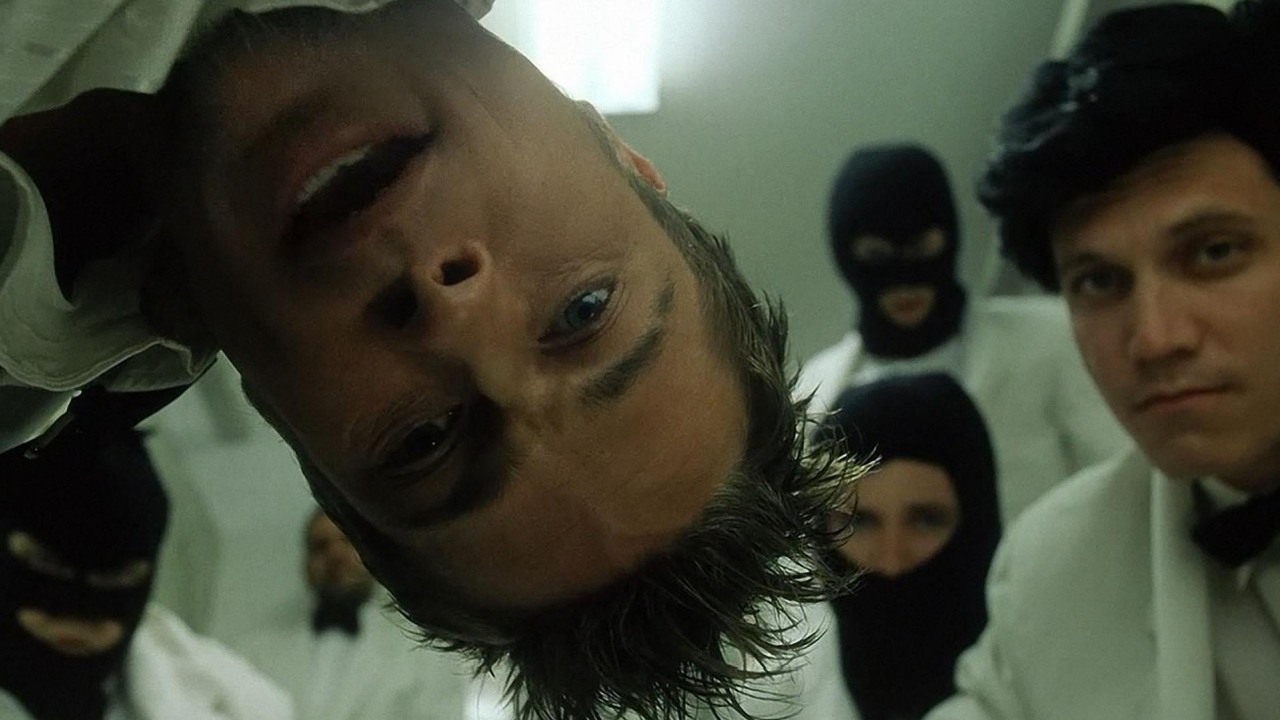 Ten kultowy film lat 90. od dziś obejrzysz na Netfliksie. Thriller psychologiczny z Bradem Pittem przemówił do rzeszy widzów, źródło grafiki: Podziemny krąg; reż. David Fincher; 20th Century Fox; 1999.