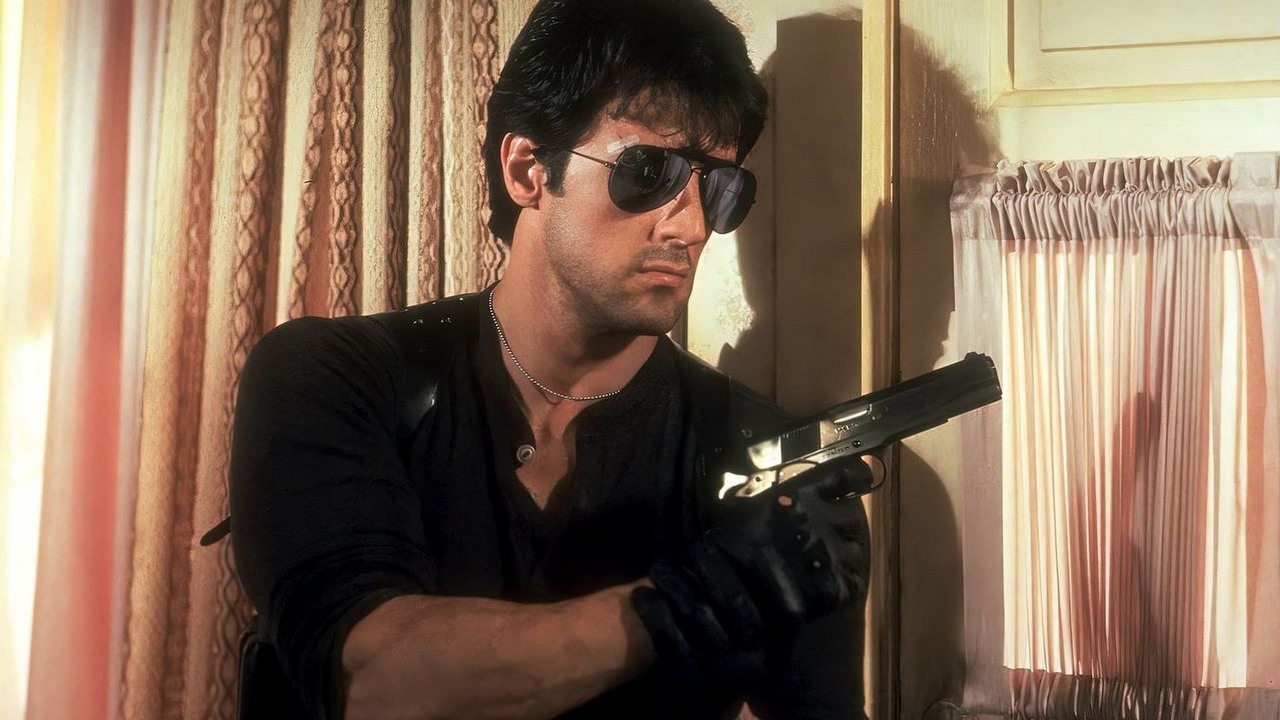 Sylvester Stallone żałuje jednej rzeczy, której nie zrobił podczas filmowania Cobry. Czy to uratowałoby film?, źródło grafiki: Cobra, George P. Cosmatos, Warner Bros., 1986..