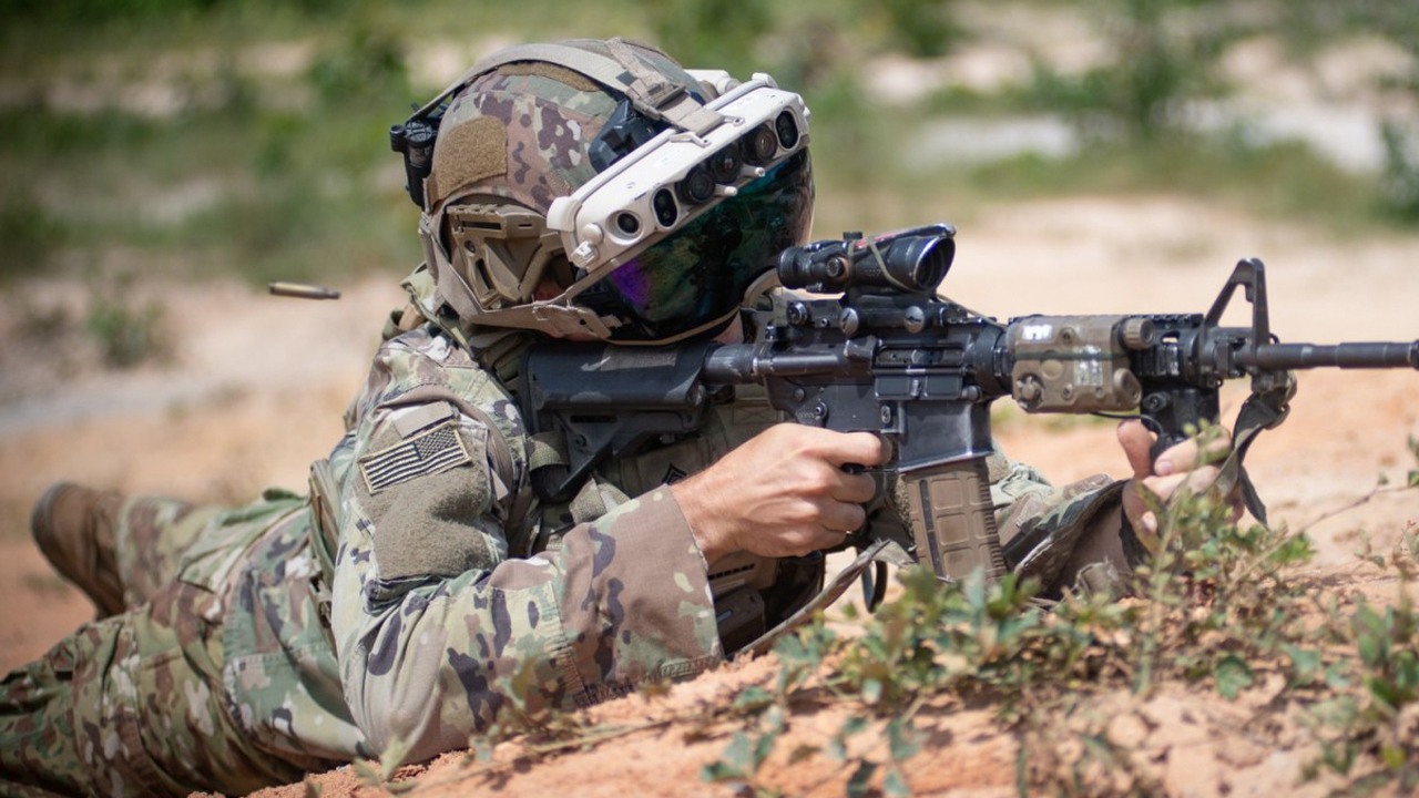 „Już nie sprawiają, że jest mi niedobrze”. Microsoft łączy siły z amerykańskim wojskiem i ogłasza nową partię gogli VR, źródło grafiki: U.S. Army.