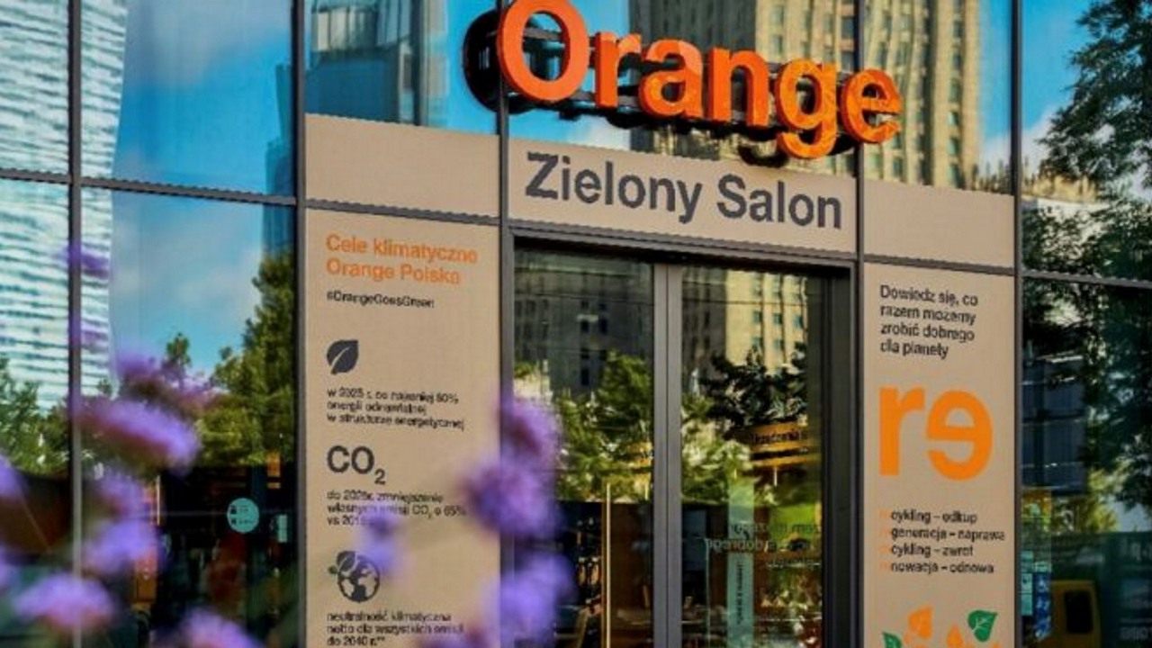 UOKiK karze Orange. Firma ma zwrócić pieniaze za kontakt z infolinią i wizyty techników, źródło grafiki: Biuro prasowe Orange.