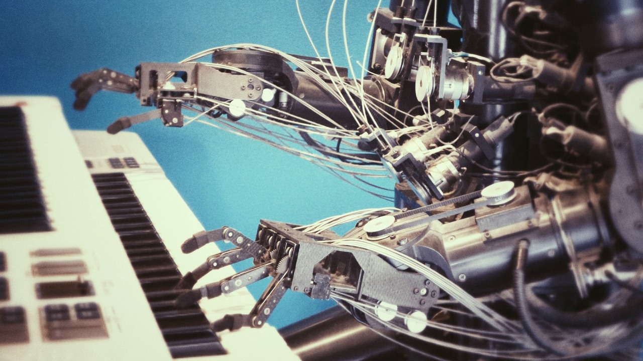 Reżyser próbował stworzyć muzykę w stylu Hanza Zimmera przy użyciu AI; rezultat okazał się „całkiem niezły”, źródło grafiki: Unsplash | Possessed Photography.