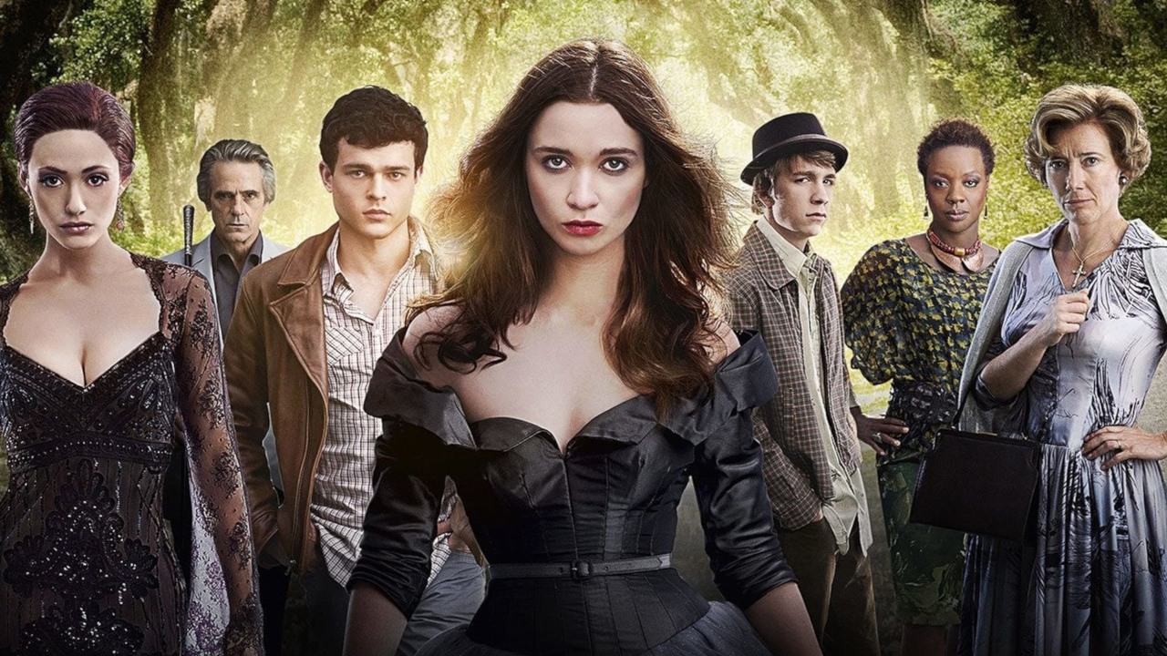 Ta porażka zrujnowała czteroczęściową sagę fantasy i zmarnowała gwiazdorską obsadę, źródło grafiki: Piękne istoty, Richard LaGravenese, Warner Bros. Entertainment, 2013..