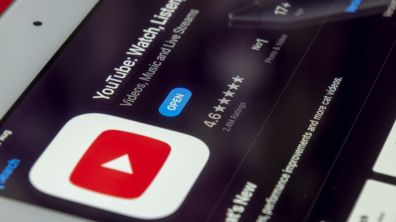 Jak pobrać film i muzykę MP3 z YouTube? Opisujemy możliwości w 2025 roku, źródło grafiki: Souvik Banerjee | Unsplash.