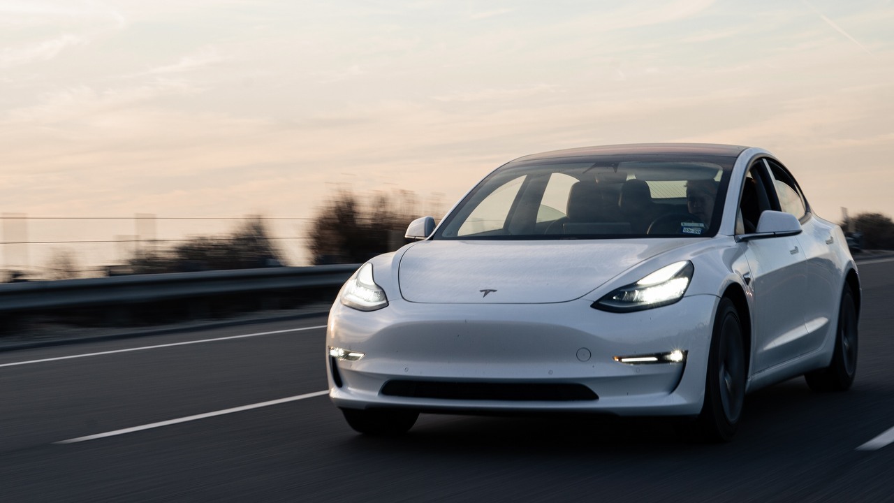 Tesla Model Y i Model 3 najrzadziej kradzionymi samochodami w USA, źródło grafiki: Unsplash | Carter Baran.
