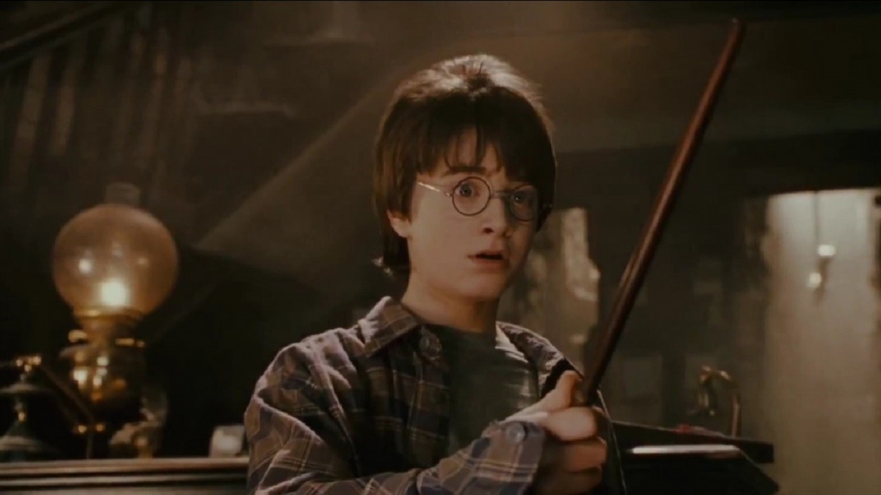 Gwiazda Harry'ego Pottera stwierdziła, że w tych filmach „bezsensownie tracono pieniądze”, źródło grafiki: Harry Potter i Kamień Filozoficzny; Chris Columbus; Warner Bros.; 2001.
