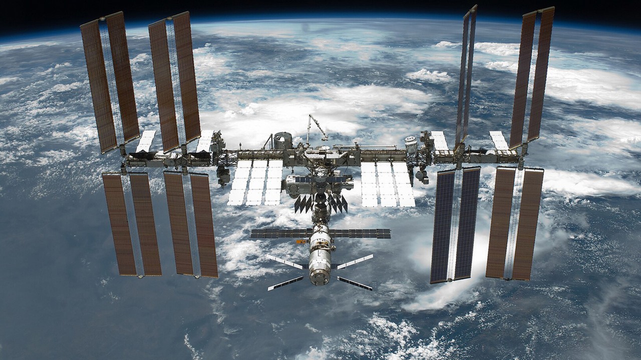 Mamy szansę na drugiego Polaka w kosmosie; naukowiec z CERN polecieć na ISS już w połowie 2024 roku, źródło grafiki: Wikpedia/Domena publiczna.