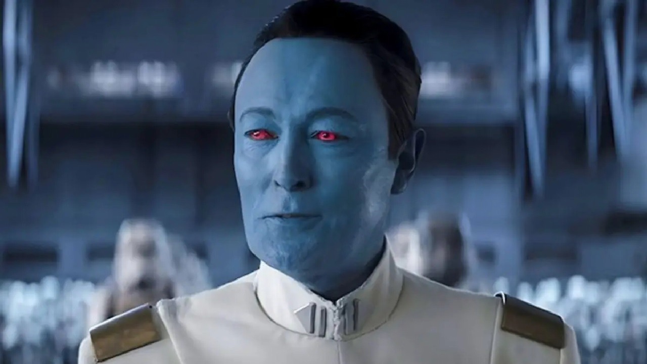 Różnice między Wielkim admirałem Thrawnem z kanonu Star Wars i Legend, źródło grafiki: Ahsoka; Dave Filoni; Disney+; 2023.