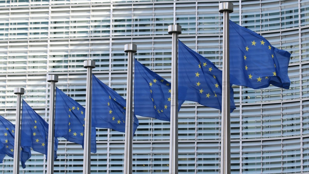 Większość Europejczyków popiera cyfryzację dokumentów, źródło grafiki: Guillaume Perigois / Unsplash.