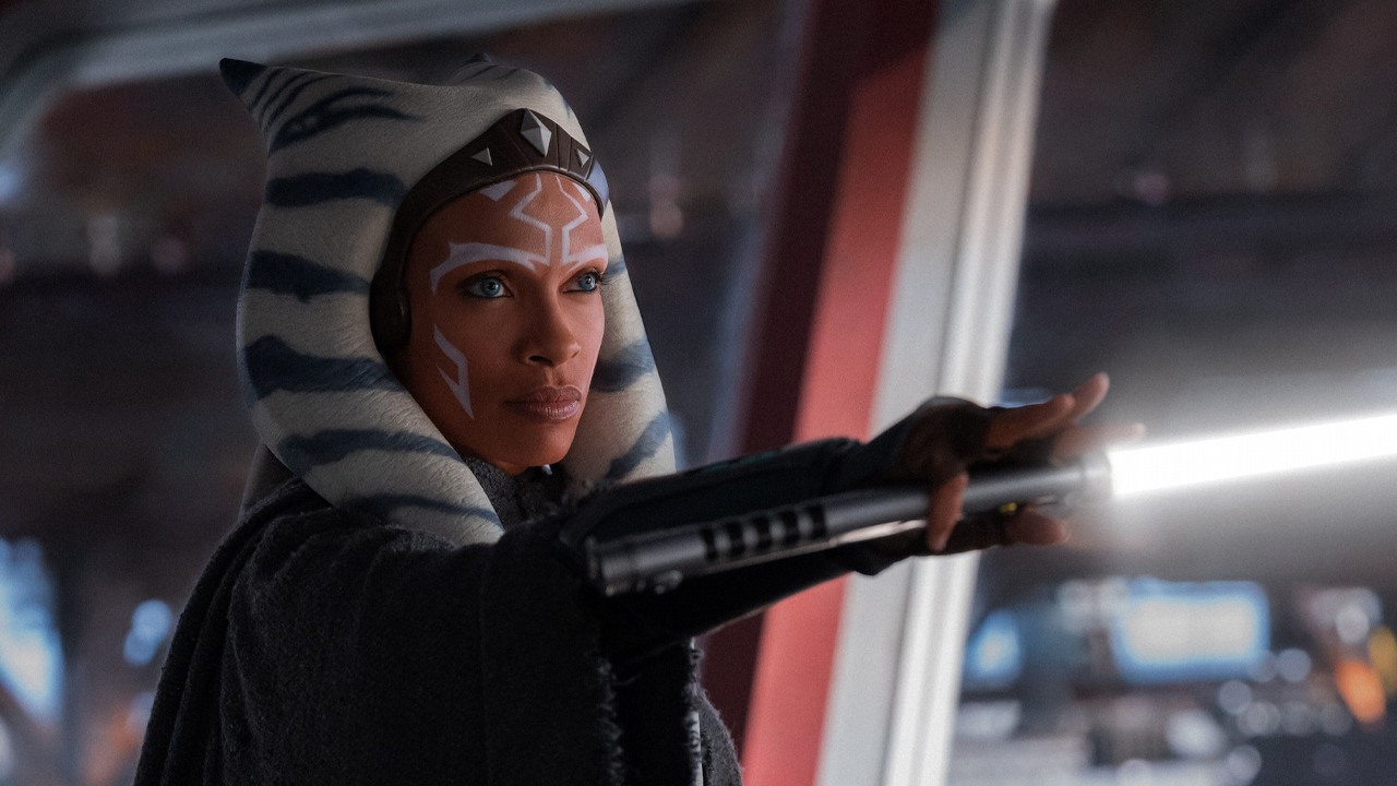 Gwiazda Ahsoki przypadkowo zaspoilerowała jedną z wielkich scen z finału, źródło grafiki: Gwiezdne wojny: Ahsoka, Dave Filoni, Disney+, 2023.