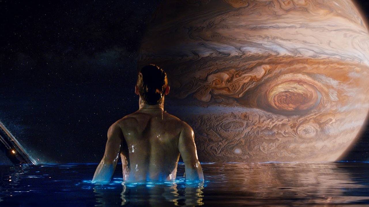 „Koszmar od samego początku". Nie tylko Channing Tatum był pewien, że ten hit science fiction będzie absolutną klapą, źródło grafiki: Jupiter: Intronizacja, Lilly i Lana Wachowski, Warner Bros., 2015.