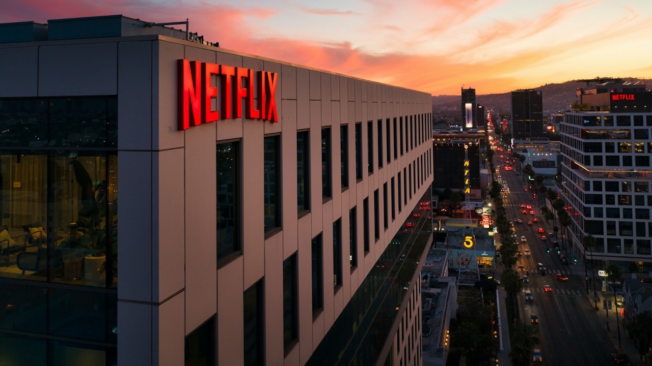 Netflix ponoć planuje podwyżki cen po zakończeniu strajku aktorów, źródło grafiki: Unsplash, Venti Views.