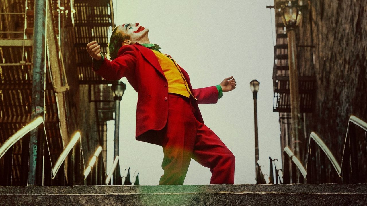 Joker 2 na nowym kadrze. Reżyser pokazał Joaquina Phoenixa w Folie a Deux, źródło grafiki: Joker, Todd Phillips, DC Studios, 2019.