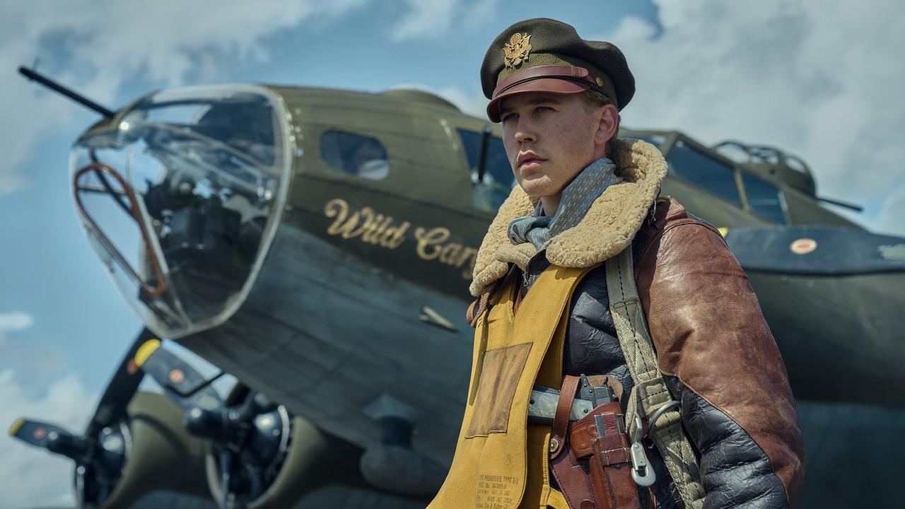Po 14 latach ekipa od Kompanii braci zaserwuje nam nową produkcję. Sequel najlepszego serialu wojennego ma datę premiery, źródło grafiki: Masters of the Air, Steven Spielberg i Tom Hanks, Apple Studios, 2024.