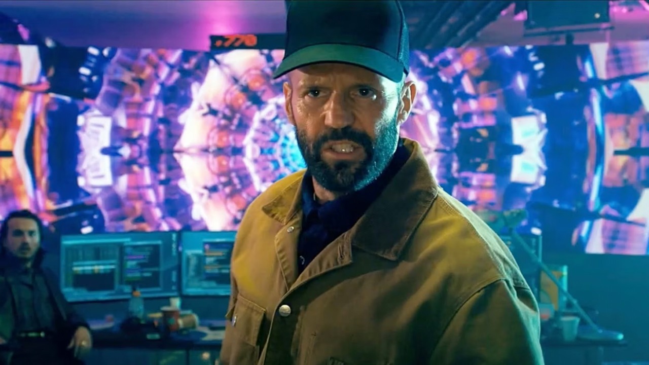 Jason Statham rusza na wojnę z oszustami i sieje spustoszenie w zwiastunie nowego filmu akcji Davida Ayera, źródło grafiki: The Beekeeper; David Ayer; Amazon MGM Studios; 2023.