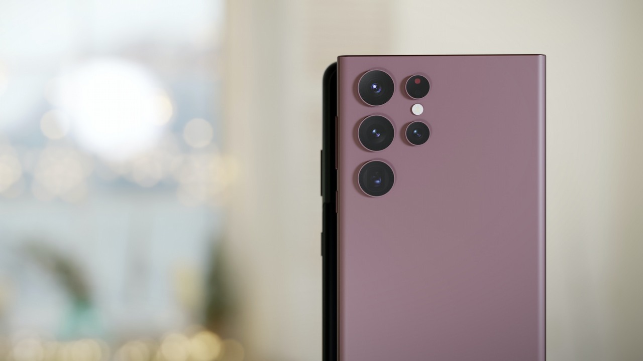 Czy Samsung popełni błędy Apple? Nowe flagowce Galaxy S24 mogą mieć tytanową obudowę, źródło grafiki: Unsplash | Kawal Dhillon.