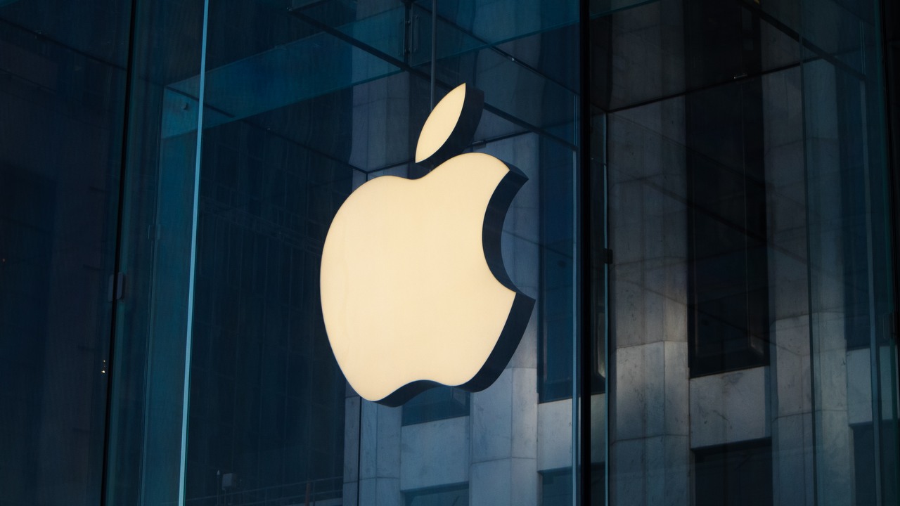 Apple nie jest takie eko-przyjazne? Łańcuch dostaw gigant skutecznie niszczy obraz, który kreuje Tim Cook, źródło grafiki: Unsplash | Laurenz Heymann.