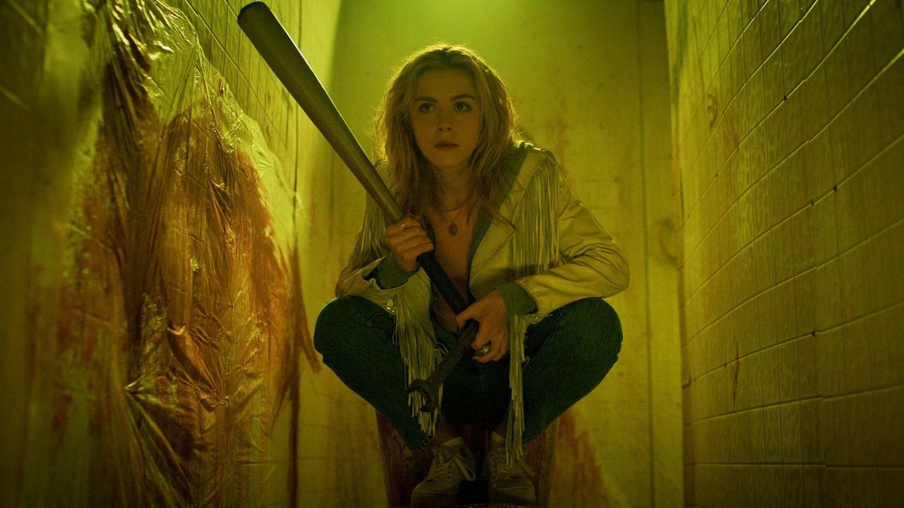 Ten nowy, pozytywnie oceniany horror to połączenie Powrotu do przyszłości i Krzyku. Obejrzysz go na Prime Video, źródło grafiki: Zatrzymać morderstwo, Nahnatchka Khan, Blumhouse Television, 2023..