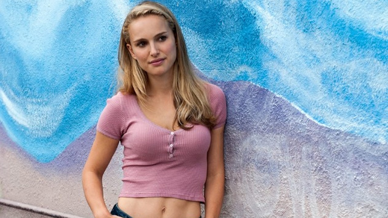 „To nie było właściwe”. Natalie Portman została wyrzucona z jednej z najbardziej epickich historii miłosnych ze względu na różnicę wieku z Leonardo DiCaprio, źródło grafiki: Song to Song, Terrence Malick, Buckeye Pictures, 2017.