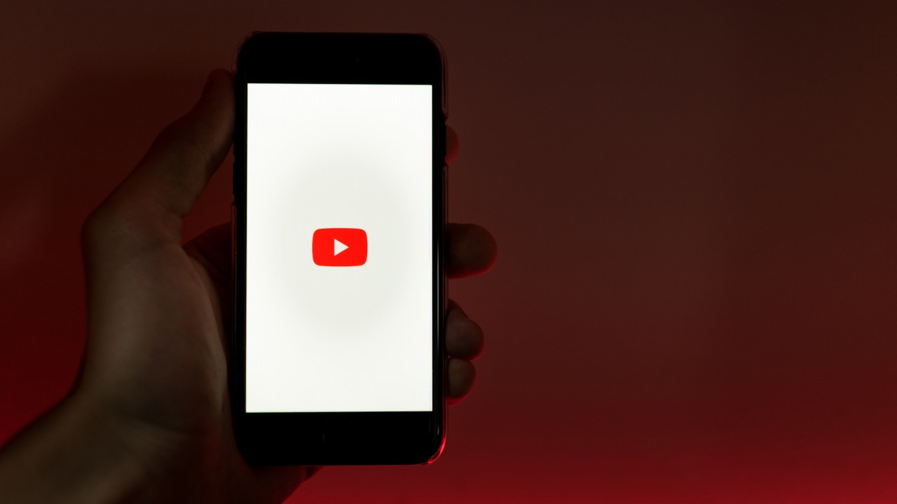 YouTube walczy z adblockami w Polsce, drastyczne ograniczenia weszły w życie, źródło grafiki: Unsplash.