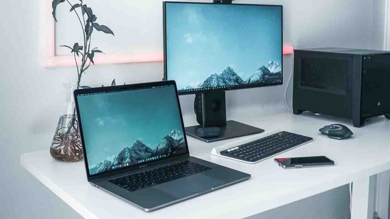 Sprzedaż PC znów spadła, ale w 2024 roku sytuacja ma się odwrócić, źródło grafiki: Unsplash | Tarn Nguyen.