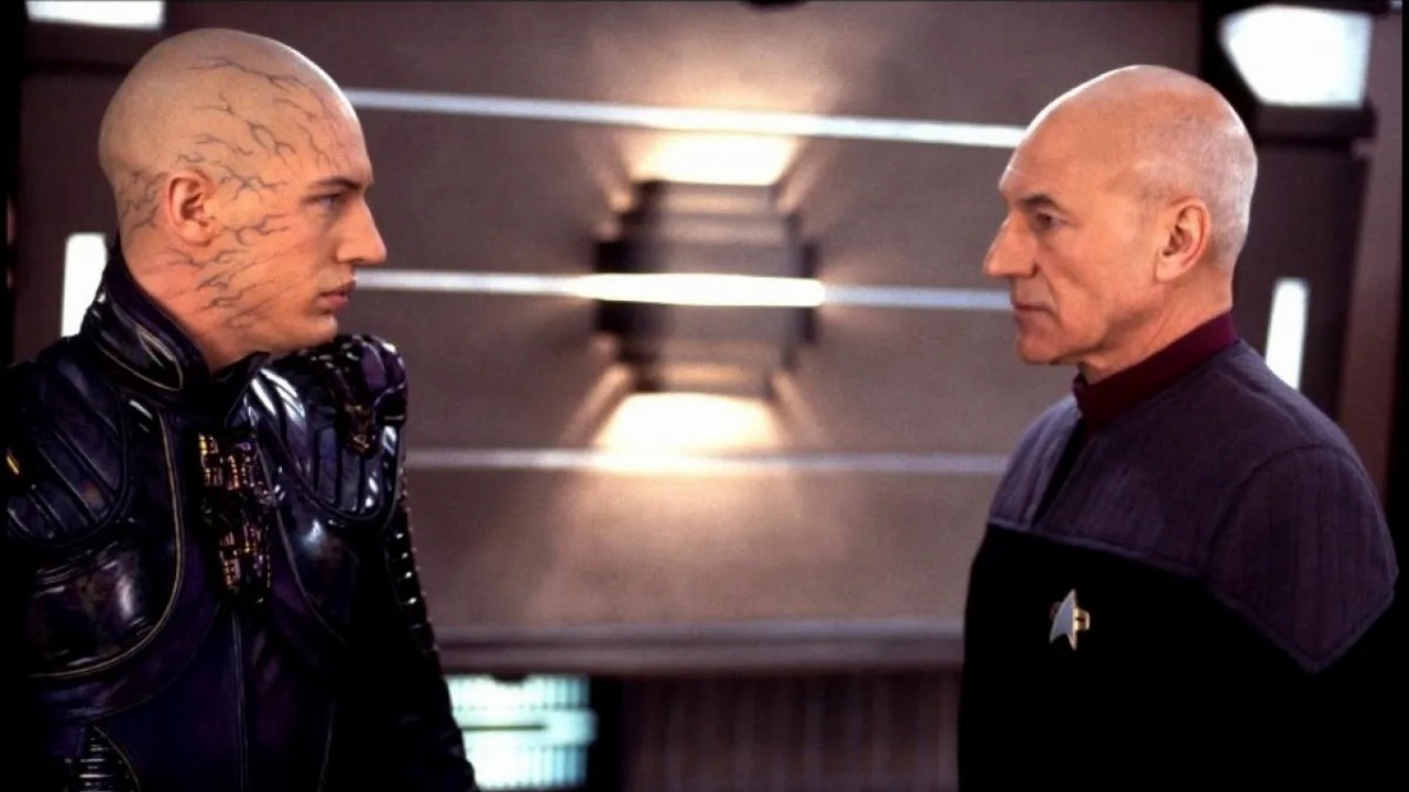 Ten film sci-fi z Tomem Hardym zawiódł i zniszczył legendarną markę. Rozczarowująca kosmiczna przygoda zmusiła twórców do restartu sagi, źródło grafiki: Star Trek: Nemesis; Stuart Baird; Paramount Pictures; 2002.