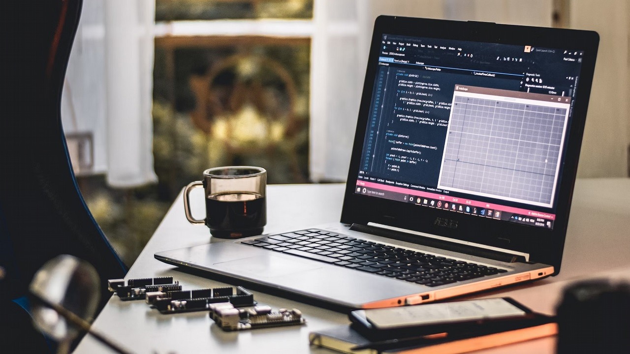 Jak wejść do BIOS na komputerze z Windows 10 i 11?, źródło grafiki: Paul Calescu | Unsplash.