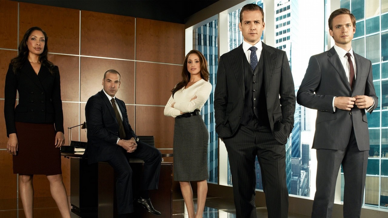 Suits ostatnio królowało w streamingu, a teraz ma doczekać się nowego serialu. Za sterami twórca serii, źródło grafiki: W garniturach; Aaron Korsh; USA Network; 2011.