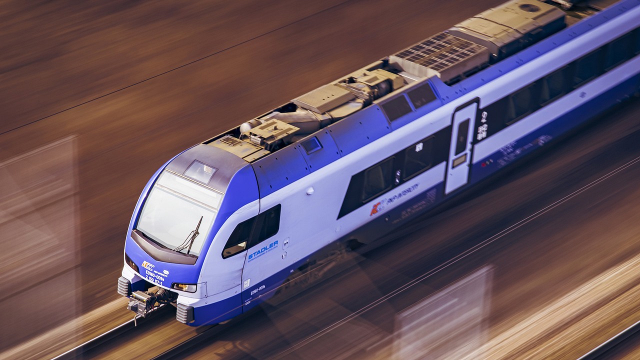 Zakup biletów na PKP Intercity jest coraz łatwiejszy; przewoźnik nawiązał współpracę z Jakdojade.pl [Aktualizacja], źródło grafiki: PKP Intercity.