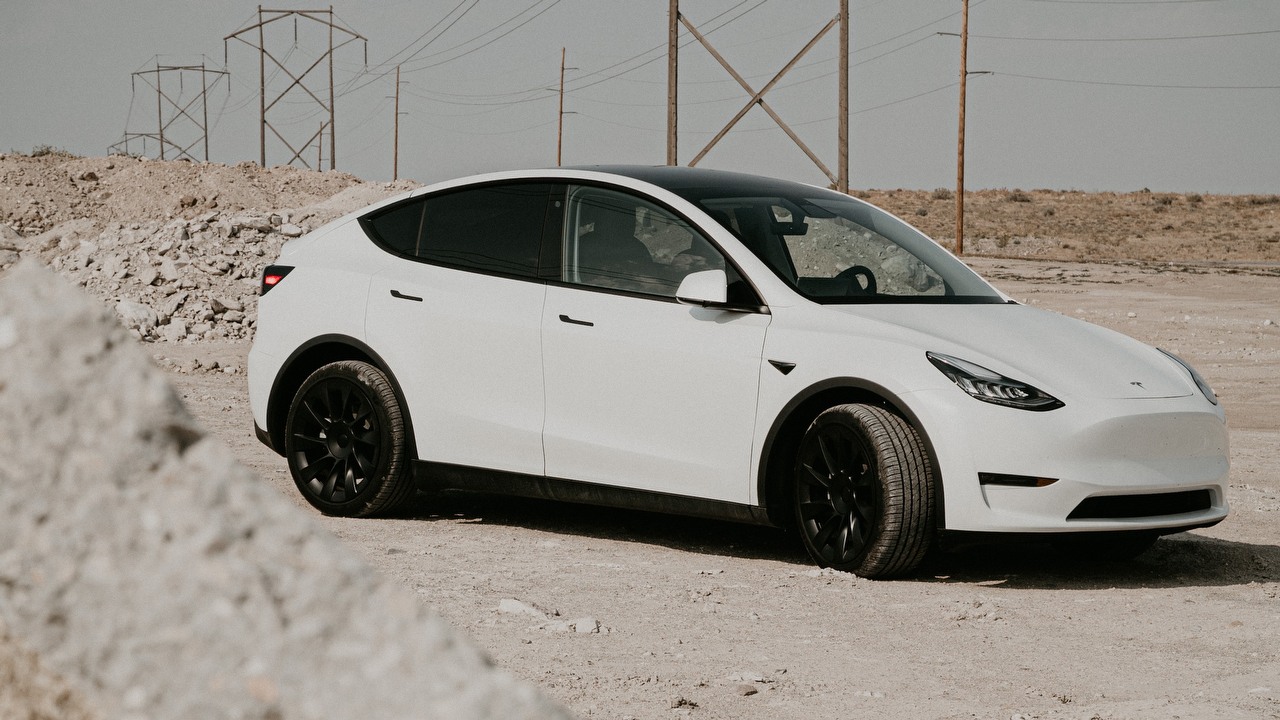 Zobacz, ile kosztuje najdroższy akumulator do samochodu elektrycznego, źródło grafiki: Unsplash | Craventure Media.