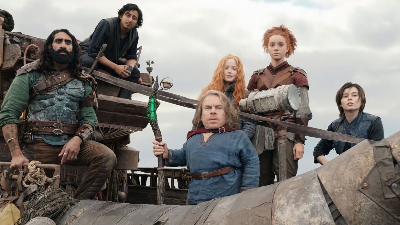 Warwick Davis nazwał usunięcie Willow z Disney Plus „żenującym”, źródło grafiki: Willow, Jonathan Kasdan, Disney+, 2022..