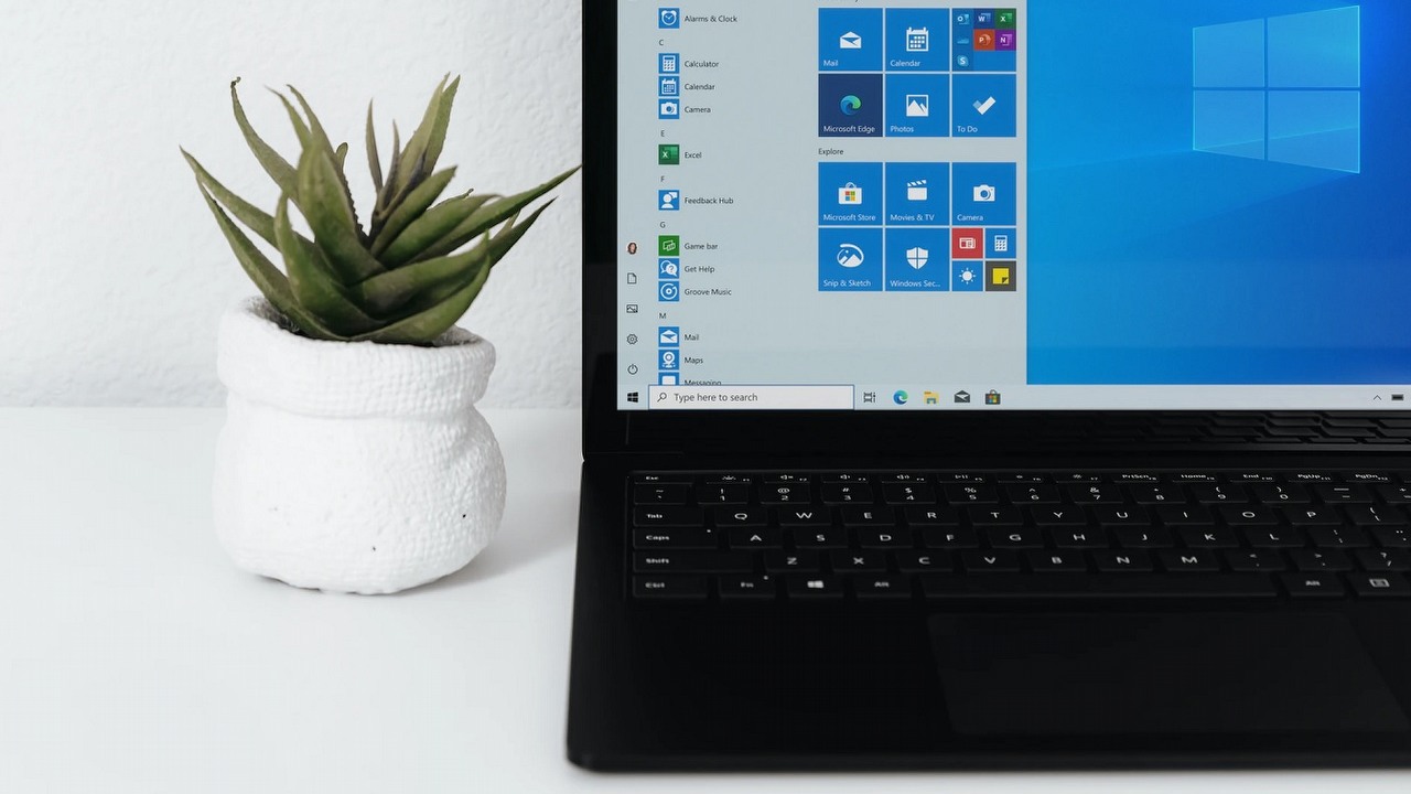 Jak zainstalować Windows 10 i Windows 11 z pendrive USB, źródło grafiki: Windows | Unsplash.