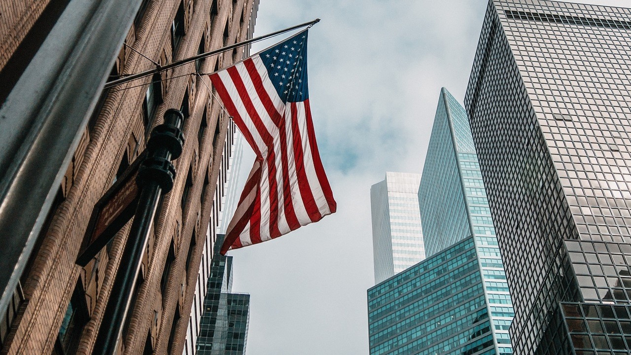 USA ogranicza eksport kart RTX 4090 do Chin i kilku innych krajów, potrzebna specjalna licencja, źródło grafiki: Unsplash |  Nik Shuliahin.