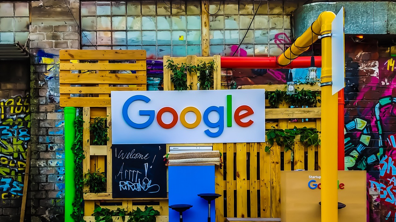 Google dopuściło się dyskryminacji płciowej i musi zapłacić ponad milion dolarów odszkodowania, źródło grafiki: Unsplash | Rajeshwar Bachu.