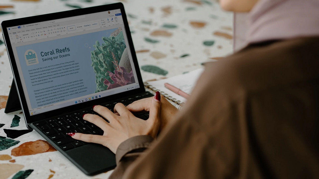 Jak usunąć hasło w Windows 10 i Windows 11?, źródło grafiki: Windows | Unsplash.