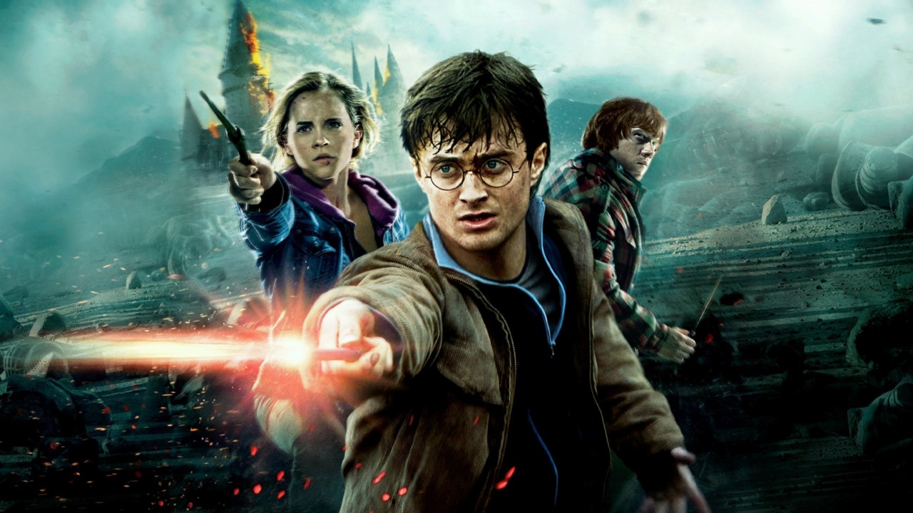 Reżyser filmów Harry Potter o szansach na powrót do Hogwartu w serialu. „Czuję, że zostawiłem to za sobą”, źródło grafiki: Harry Potter i Insygnia śmierci cz., David Yates, Warner Bros., 2011..