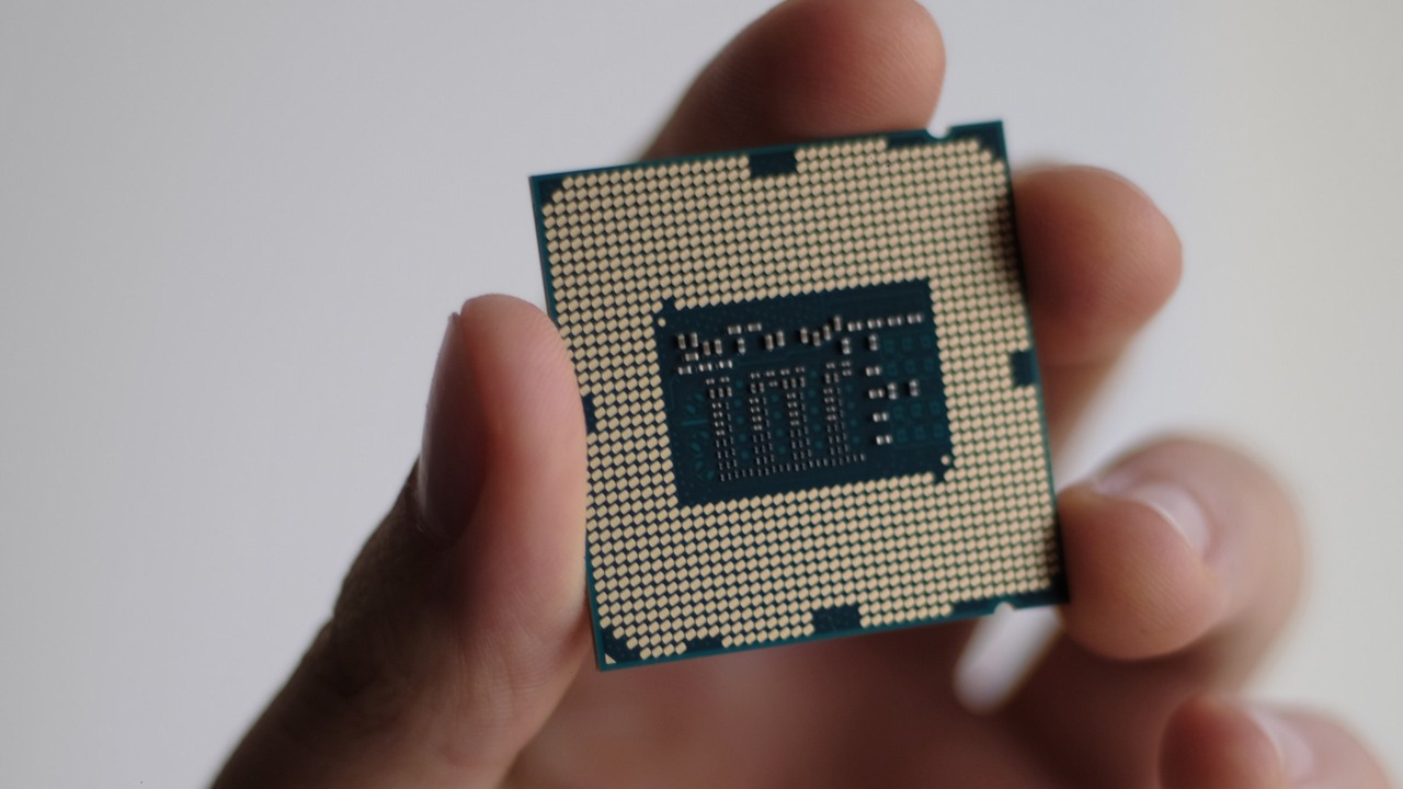 Ta modyfikacja procesora Intel Core i9-14900K pozwala obniżyć temperaturę nawet o 12 stopni, źródło grafiki: Unsplash | Niek Doup.