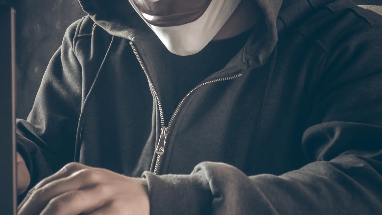 Jak wygląda i gdzie zgłosić oszustwo na Whatsapp na OLX?, źródło grafiki: Bermix Studio | Unsplash.