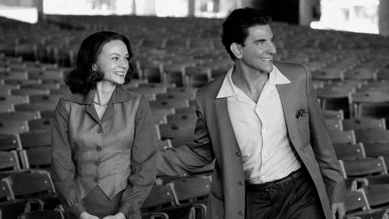 Bradley Cooper w imponującej charakteryzacji. Zobacz robiący wrażenie zwiastun nowego filmu Netflixa, źródło grafiki: Maestro, Bradley Cooper, Netflix, 2023.