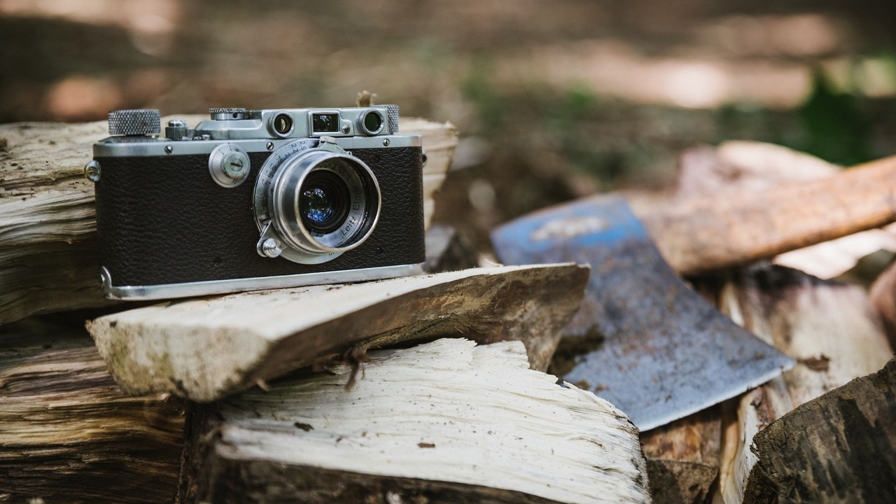 To pierwszy aparat chroniący zdjęcia przed ingerencją AI, tanio jednak nie będzie, źródło grafiki: Unsplash | Alexander Andrews.