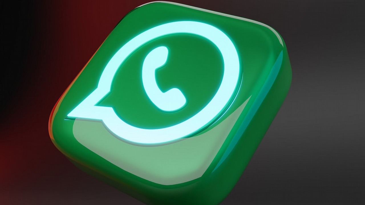 Co oznacza jeden ptaszek na WhatsApp i jak wyłączyć potwierdzenie odczytania wiadomości w 2025 roku? Odpowiadamy, źródło grafiki: Eyestetix Studio | Unsplash.