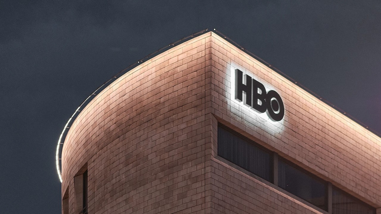 HBO rzekomo zachęcało pracowników do kłócenia się w sieci z krytykami ich seriali, źródło grafiki: Maciej Drążkiewicz; Unsplash.com; 2022.