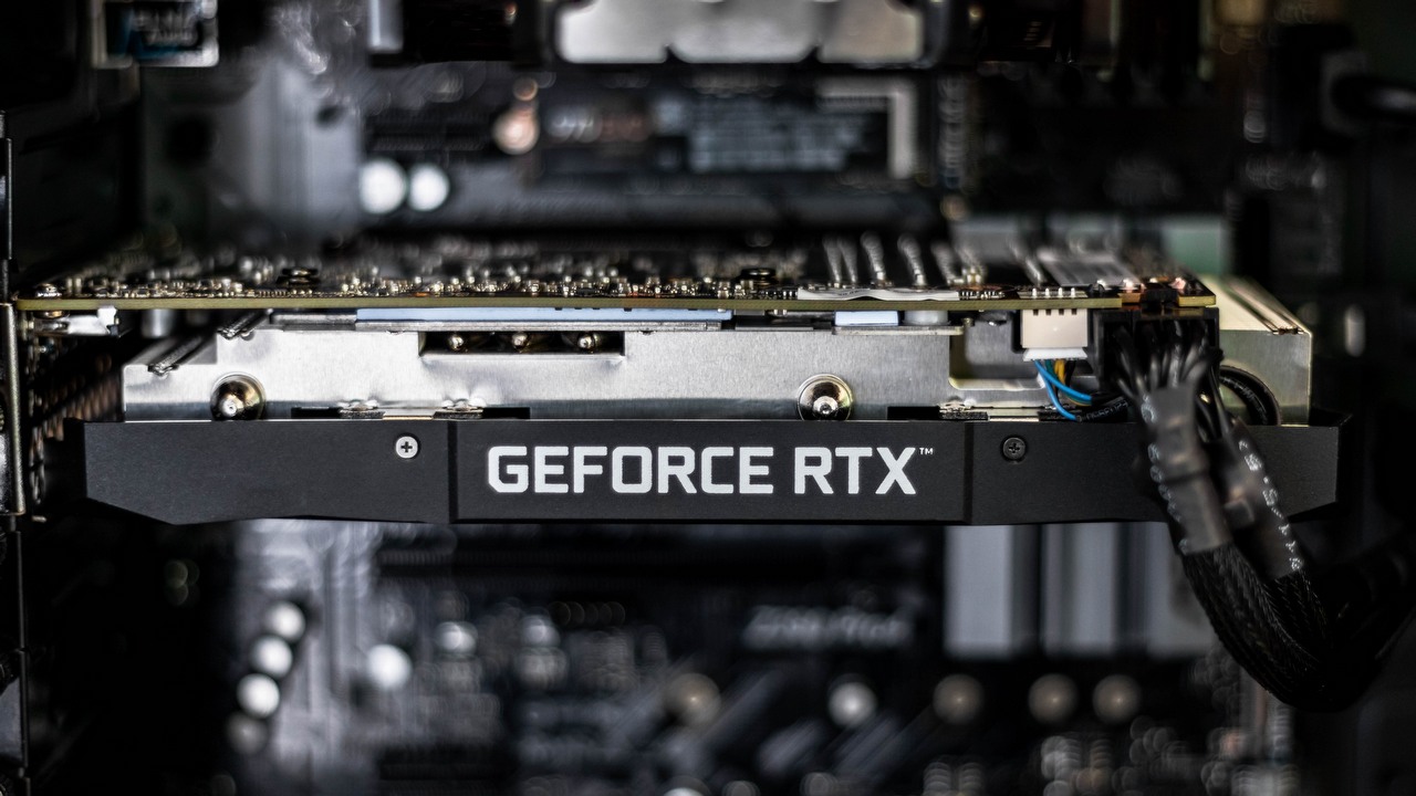 Wyciekł projekt opakowania GeForce RTX 4070 Ti SUPER, może potwierdzać plany wydania karty, źródło grafiki: Unsplash | Christian Wiediger.