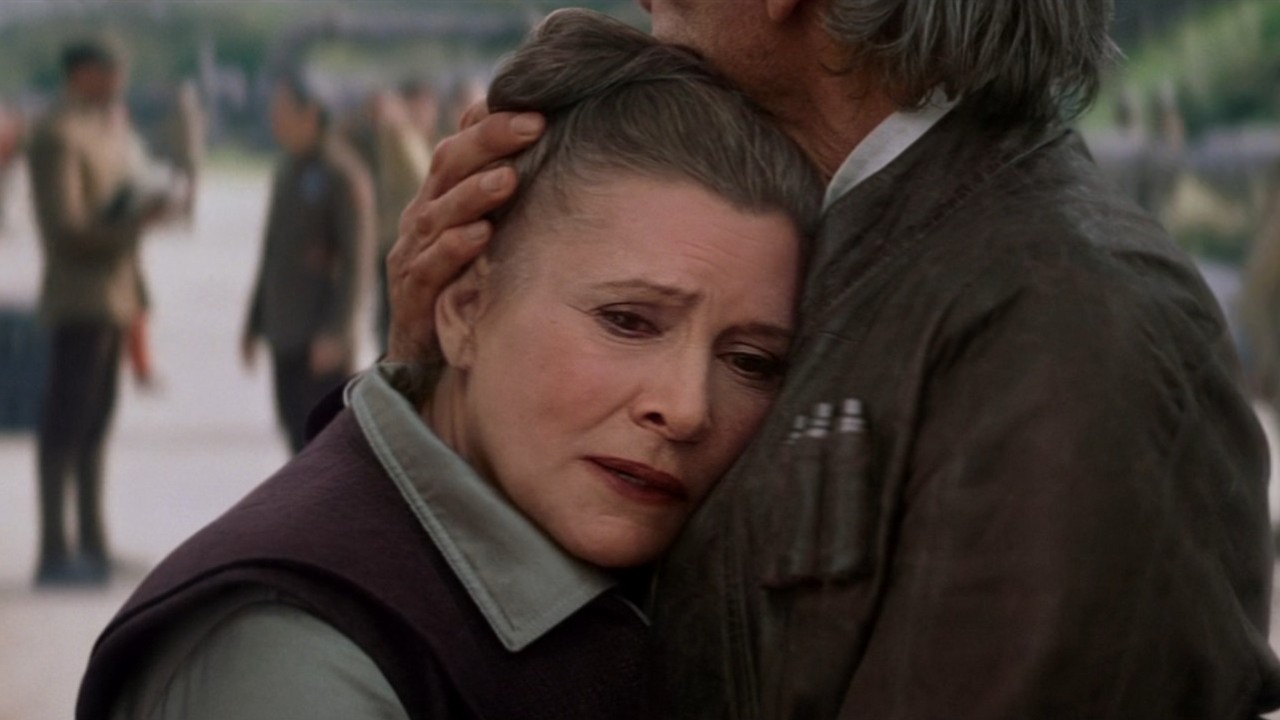 Pierwszy dzień na planie Przebudzenia Mocy był dla Carrie Fisher jednym z najgorszych w karierze, źródło grafiki: Gwiezdne Wojny: Część VII - Przebudzenie Mocy; reż. J. J. Abrams; Walt Disney Studios Motion Pictures; 2015.
