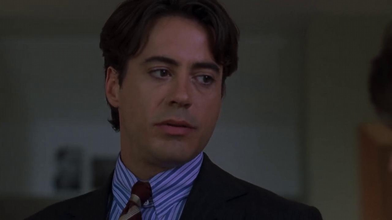 „Najgorszy film akcji wszech czasów”. Robert Downey Jr. wolałby siedzieć w więzieniu, niż ponownie wystąpić w produkcji sprzed 25 lat, źródło grafiki: Wydział pościgowy; reż. Stuart Baird; Warner Bros.; 1998.